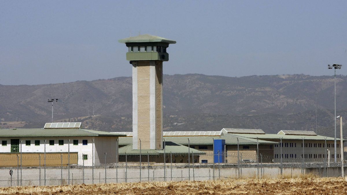 Tierra quemada entre rejas: 61 presos, aislados en sus celdas por prudencia