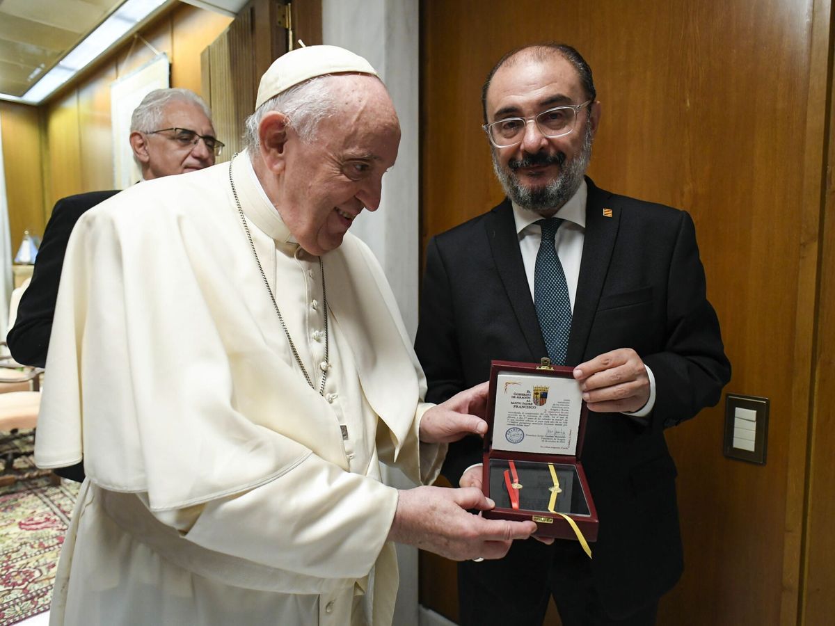 Foto: El Papa Francisco recibe a Javier Lambán en El Vaticano. (EFE)