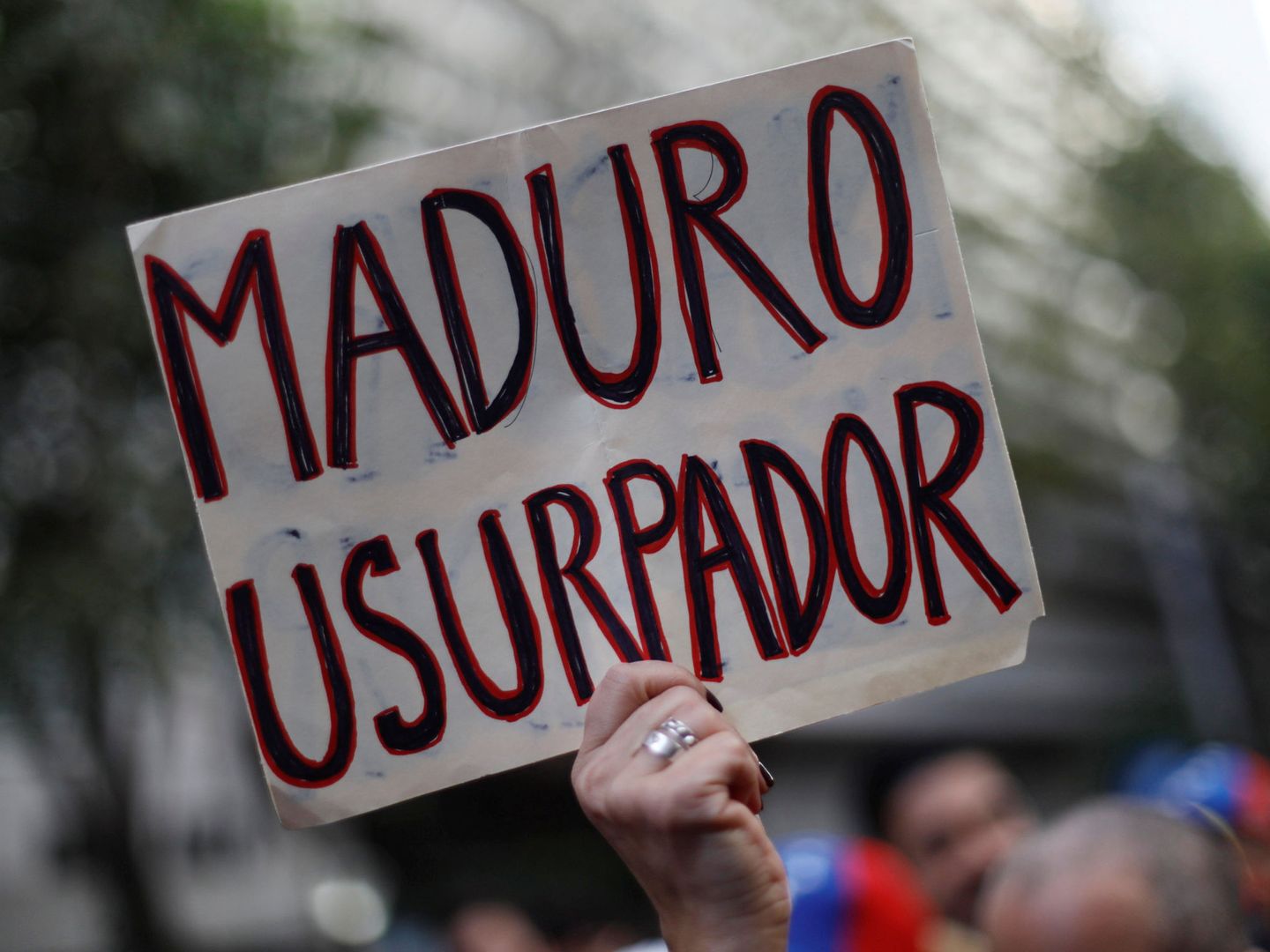Protesta contra Maduro frente a la Embajada de Venezuela en Ciudad de México, el 23 de enero de 2019. (Reuters)