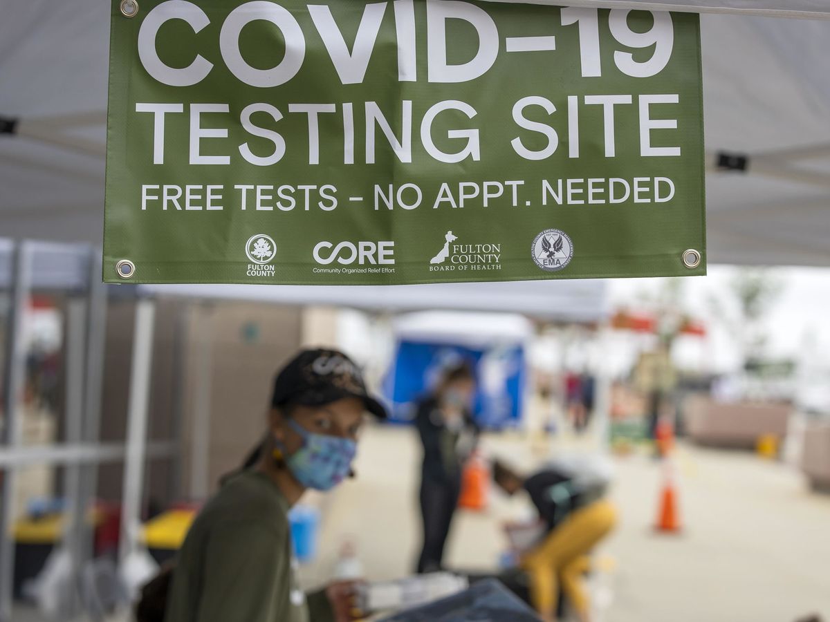 Foto: Una cola para test de coronavirus en Atlanta. (EFE)