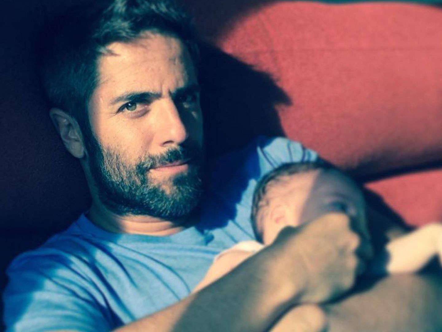 Roberto Leal con su pequeña. (Instagram)
