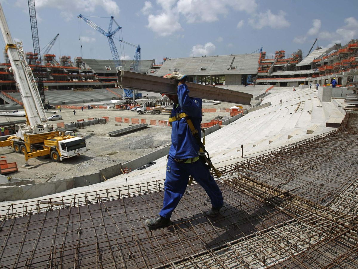 Foto: Obras de remodelación de la Arena Pernambuco en Sao Lourenco (Brasil). Foto: Antonio Lacerda/EFE. 