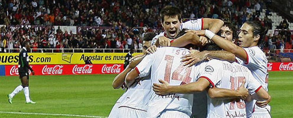 Foto: El Sevilla sigue invicto y evita el primer triunfo del Racing en el descuento
