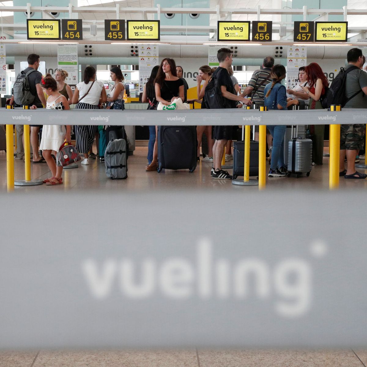 ilegal destilación promedio Vueling ya no dejará facturar gratis la maleta de mano: las nuevas tarifas  para el equipaje