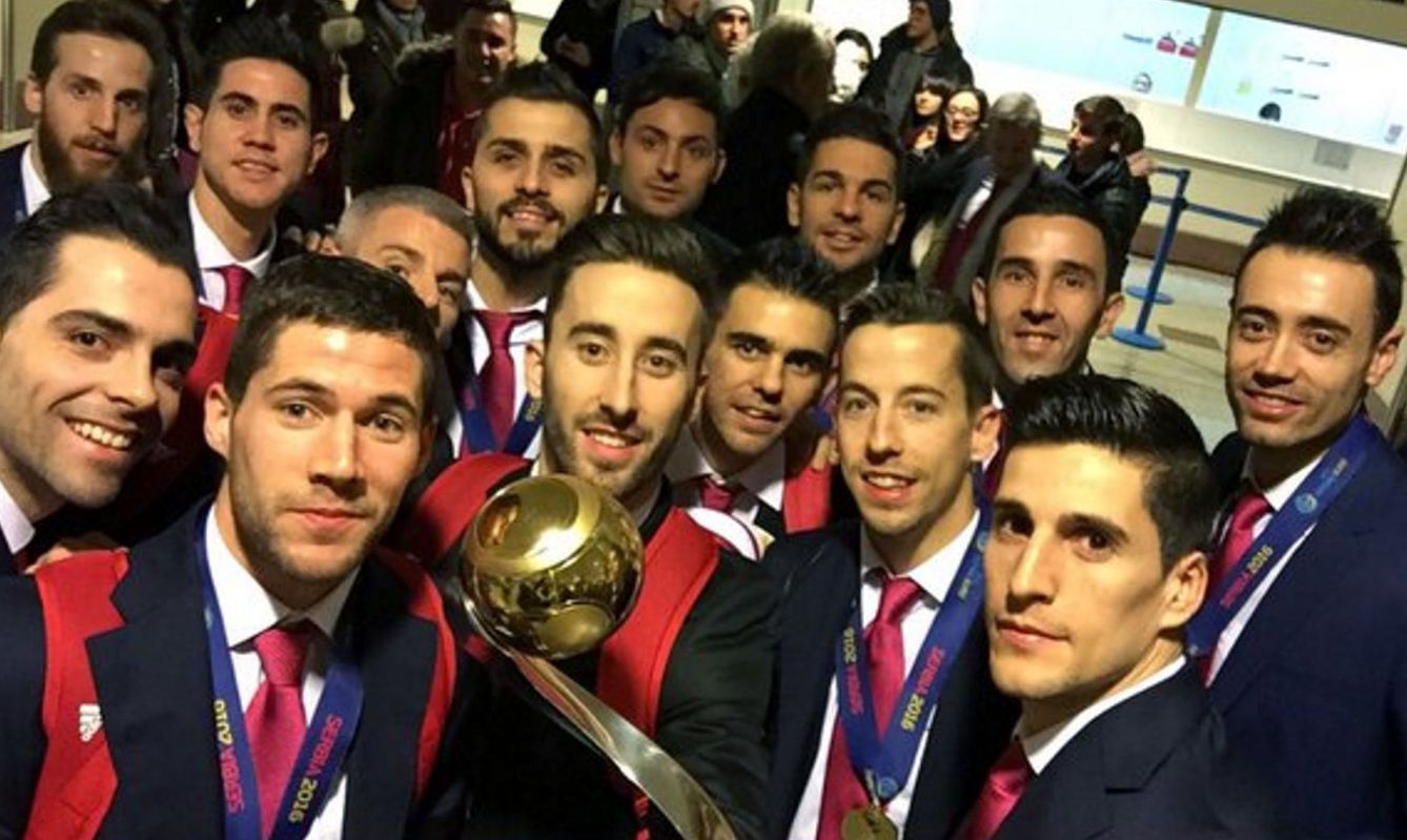 La selección española de fútbol, a su llegada a Madrid. (Efe)
