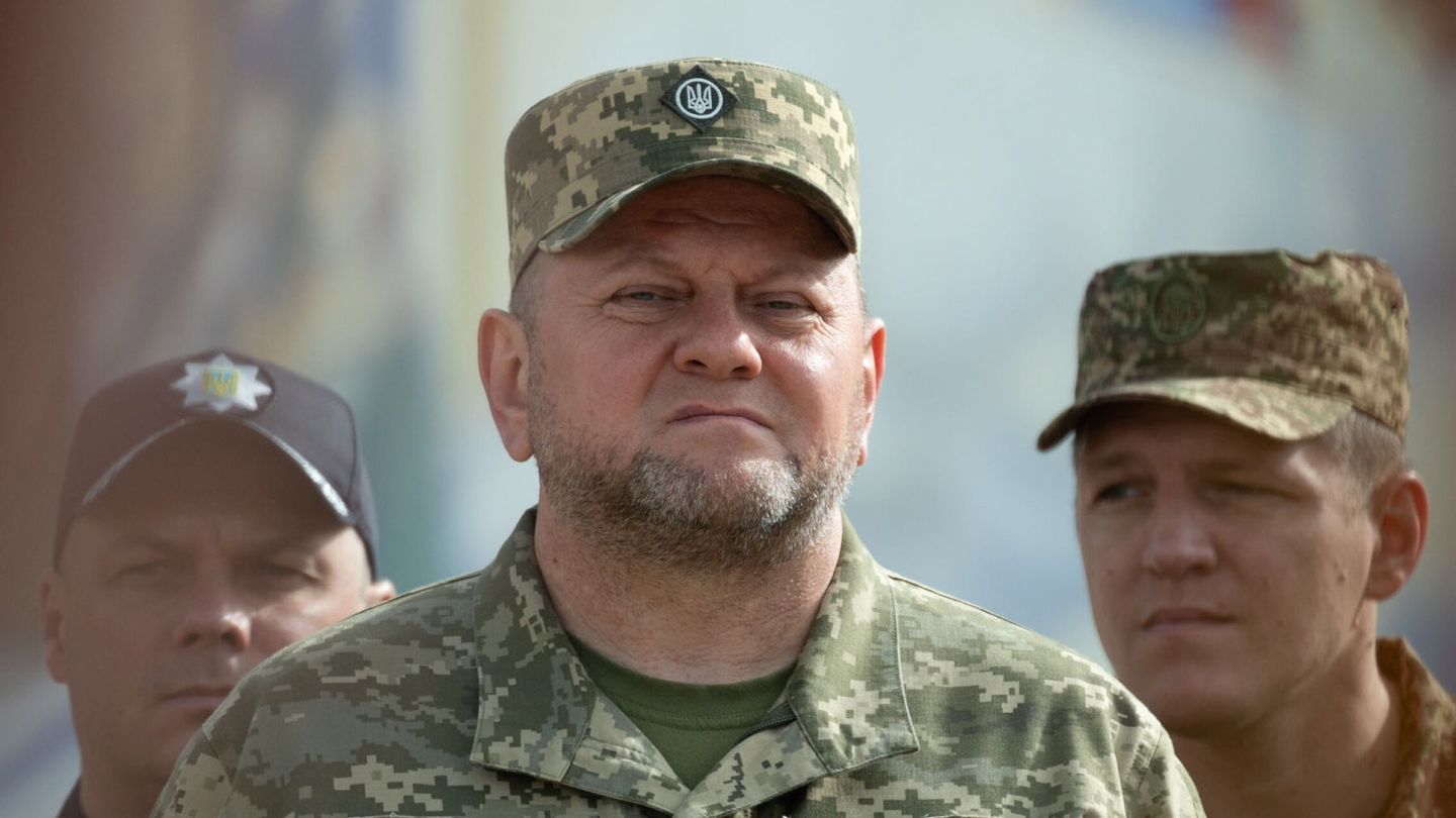  Valerii Zaluzhnyi (C), comandante jefe de las fuerzas armadas ucranianas. (EFE/EPA/Ukraine Press)