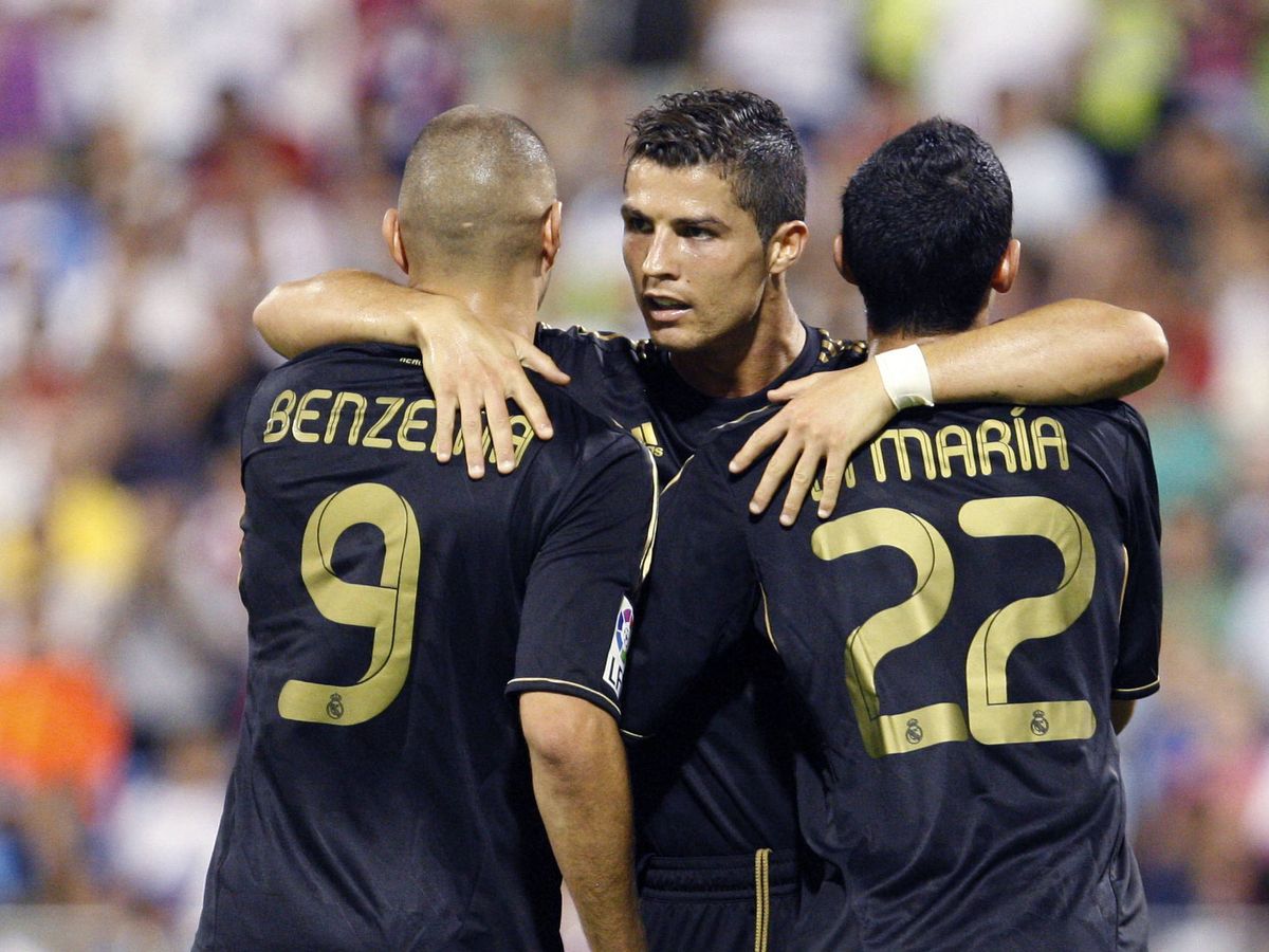 Foto: Cristiano Ronaldo celebra un gol junto a Karim Benzema y Ángel Di María (EFE/Javier Cebollada).