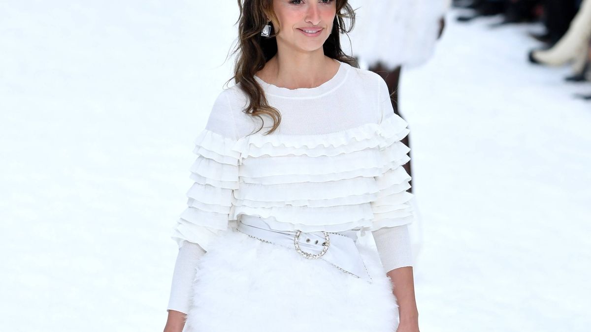 Consigue el look polar de Penélope Cruz en el desfile de Chanel... Y sin pisar la nieve