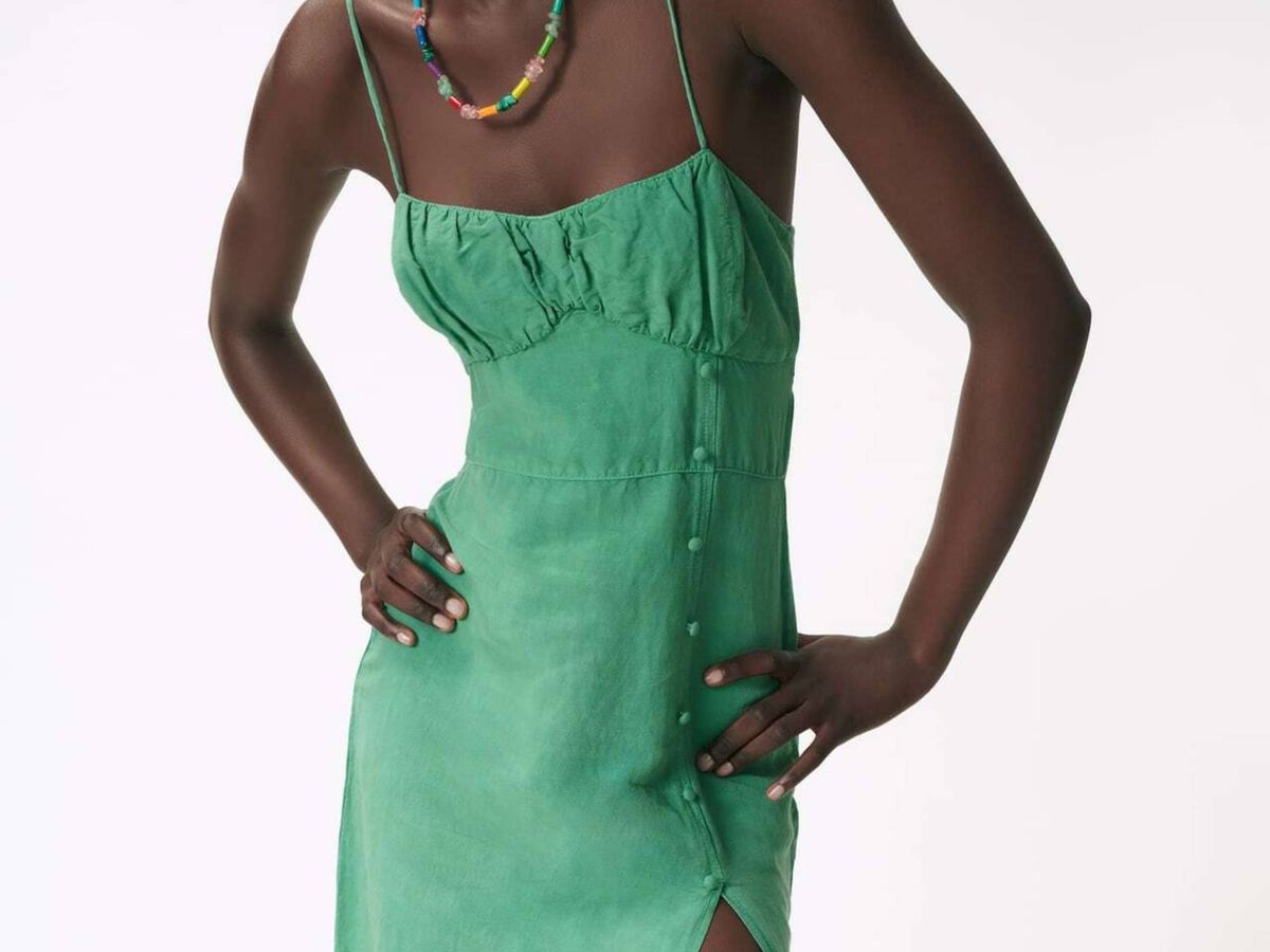 Zara sabe que el verde es tendencia y ha invadido Instagram con este vestido