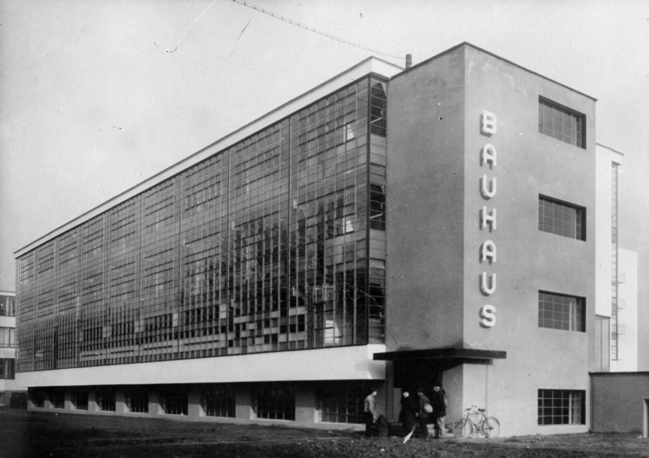 Fachada del edificio Bauhaus en Dessau, diseñado por el arquitecto Walter Gropius en 1926. (Getty Images)