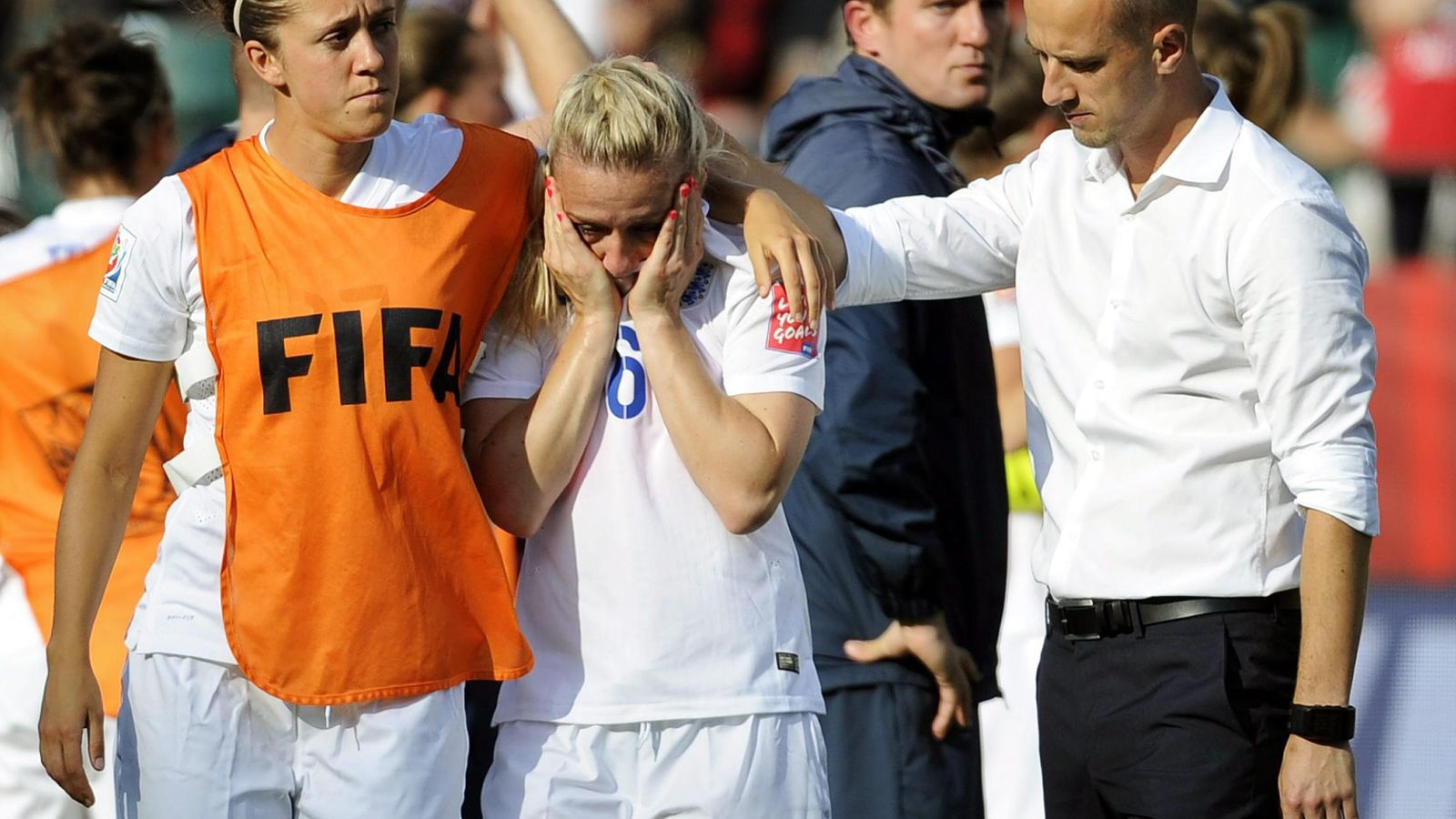 Foto: Laura Bassett llora tras la derrota contra Japón (Reuters)