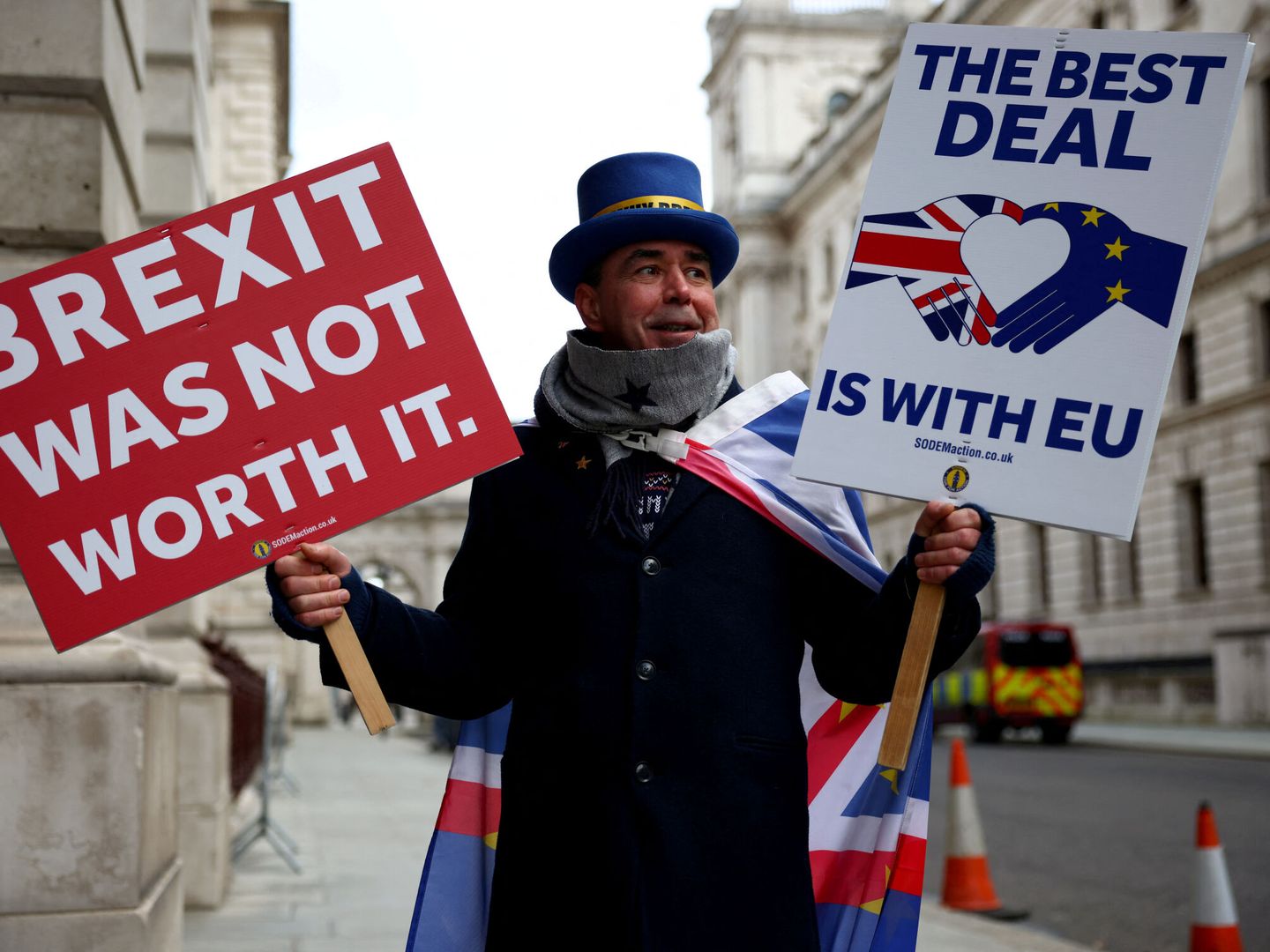 Manifestante en contra del Brexit. (Reuters/Henry Nicholls)