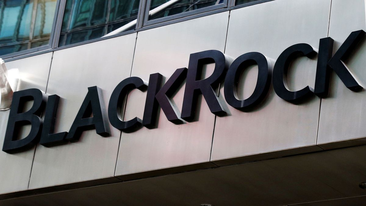 Sabadell expulsa a BlackRock tras bajar el mínimo para los fondos baratos a 100.000€