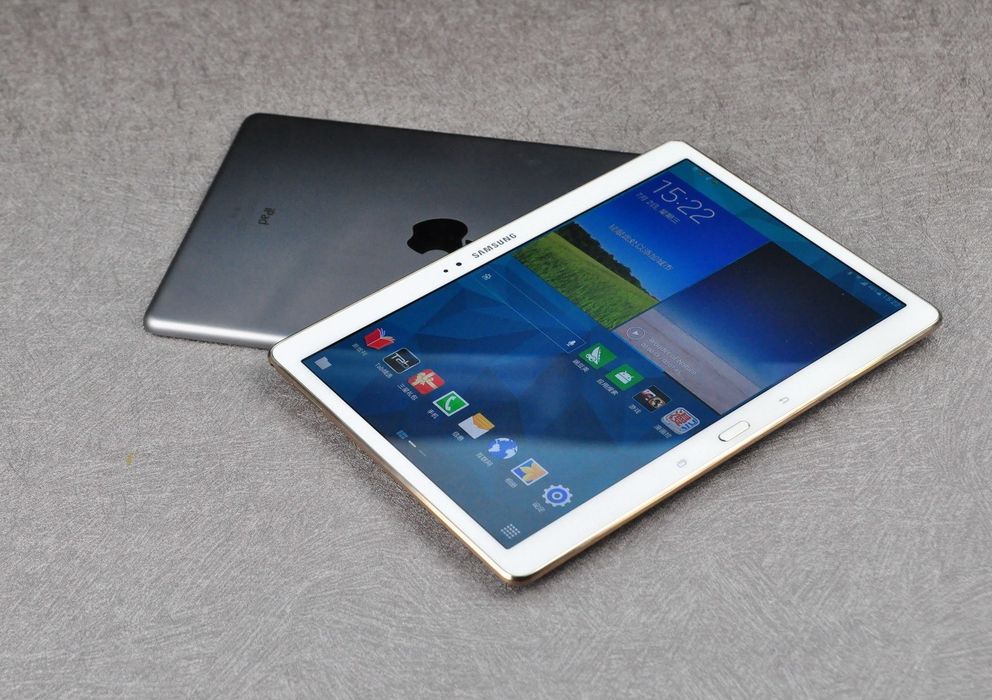 Foto: iPad Air y un Galaxy Tab S