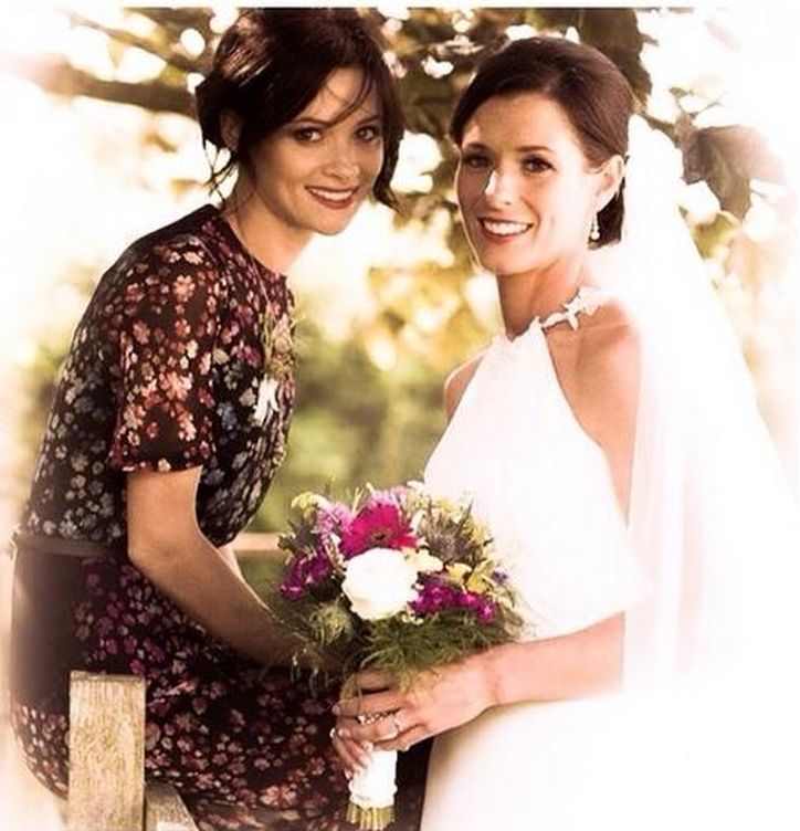 Cathriona y su hermana Lisa en la boda de esta última (Instagram)