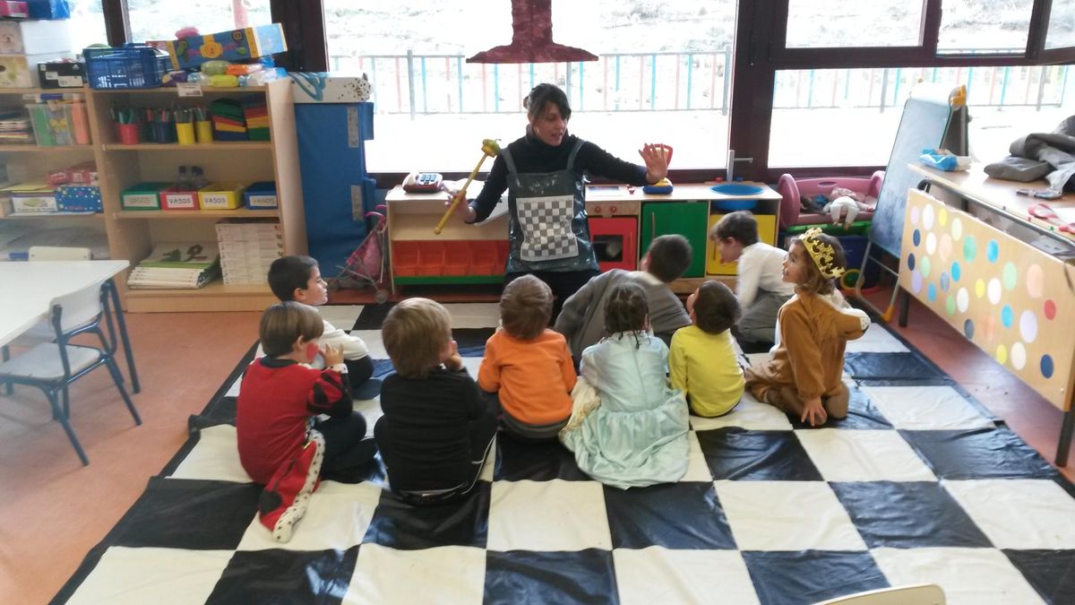 El juego de la 'torre glotona': la aventura de educar a un niño con el ajedrez