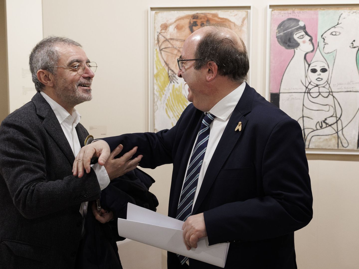 El ministro de Cultura y Deporte, Miquel Iceta, con el exdirector del Museo Reina Sofía Manuel Borja-Villel (i) durante su visita a la Feria Internacional de Arte Contemporáneo ARCOmadrid el pasado mes de febrero. (EFE)