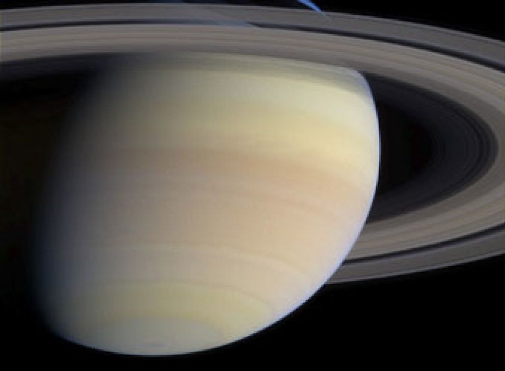 Foto: Descubren por qué se producen los géiseres de la luna Encélado de Saturno