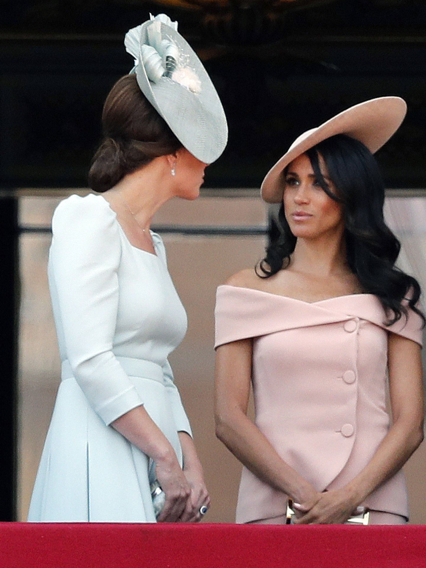 Meghan, con su cuñada, Kate, en Buckingham Palace. (Gtres)