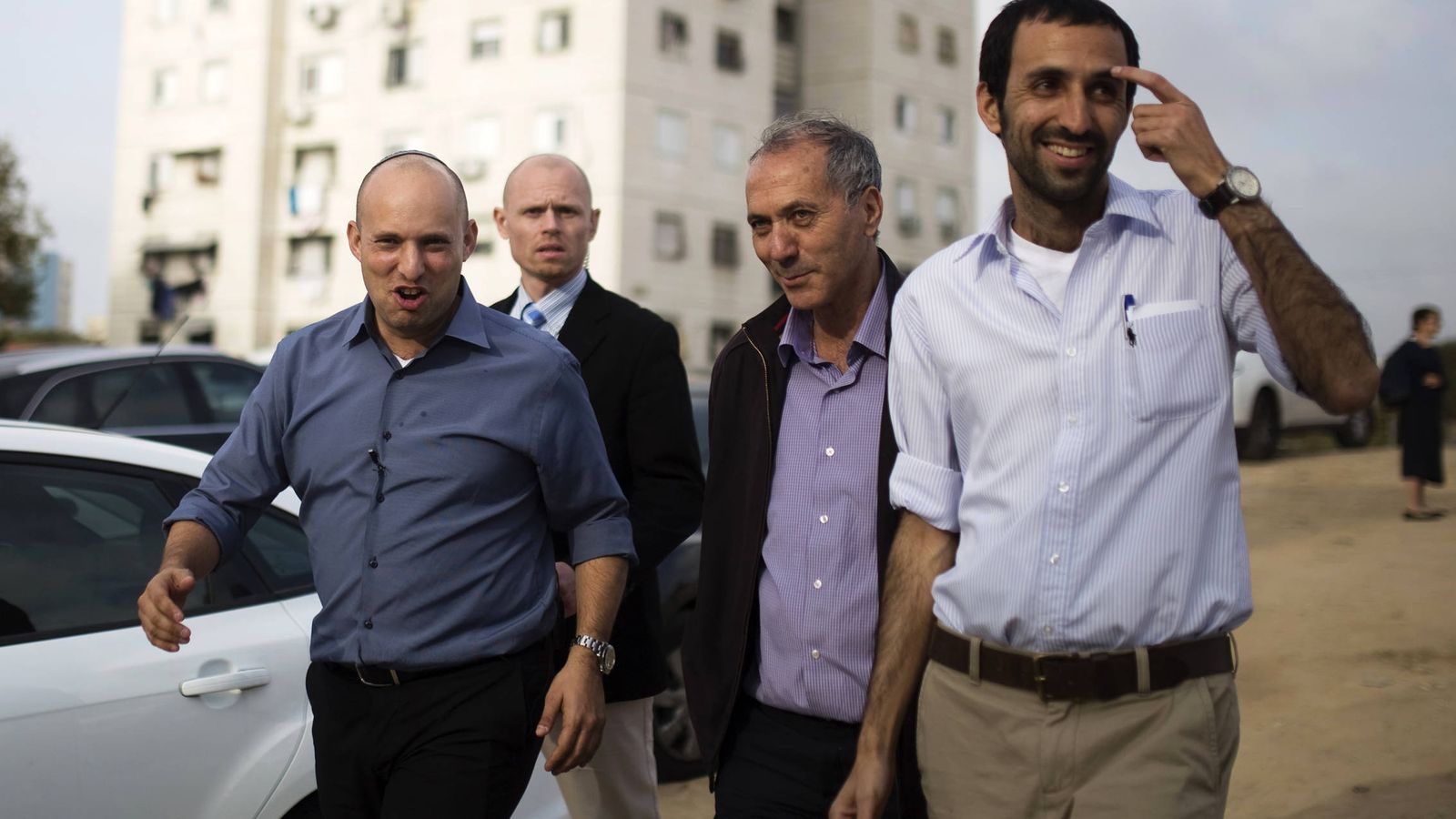 Foto: Naftalí Bennett, líder del partido Hogar Judío, en Ashkelon durante la campaña electoral de 2015. (Reuters)