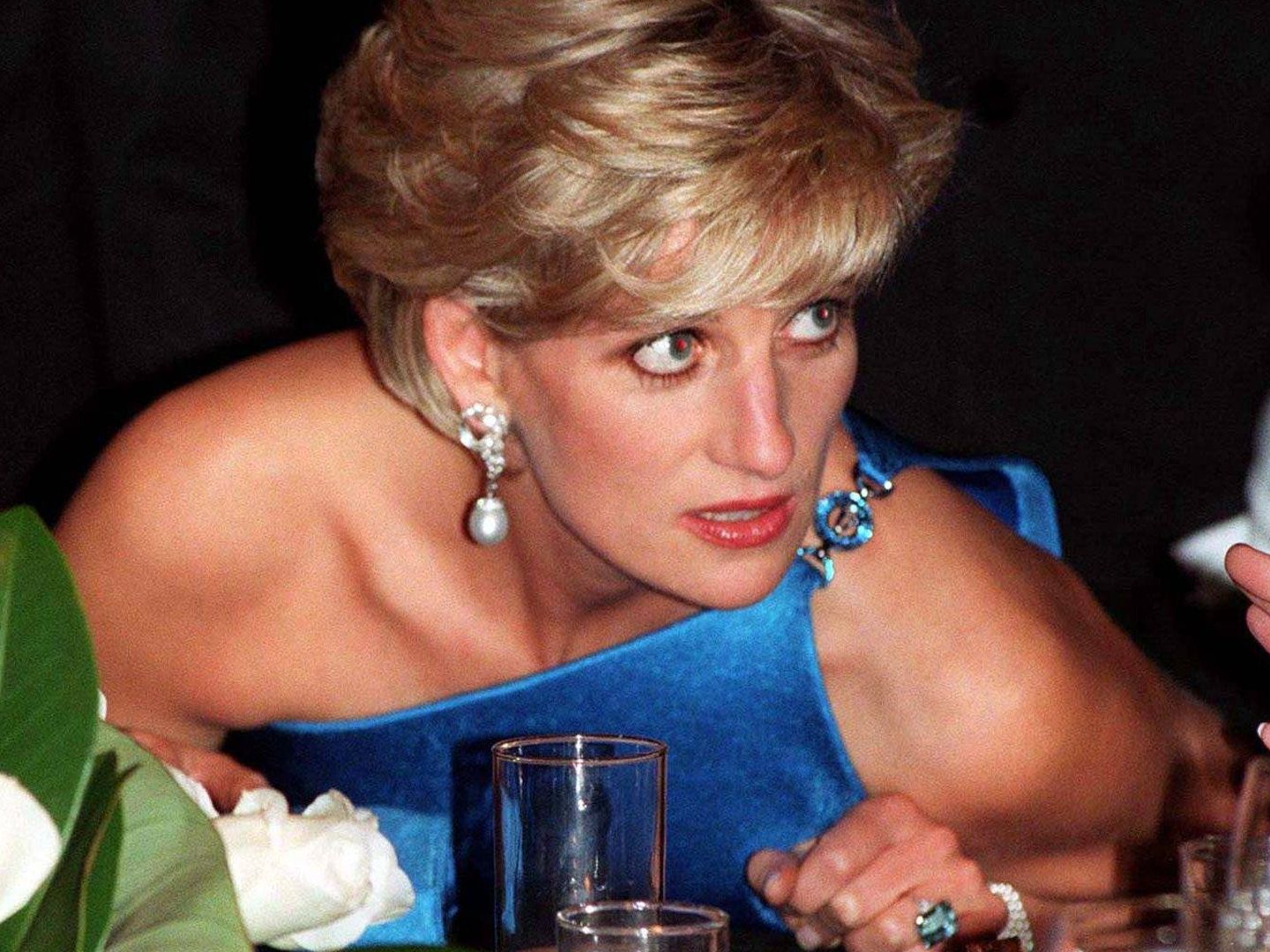 Diana luciendo la esmeralda en una cena en Sidney, 1996 (Cordon Press)