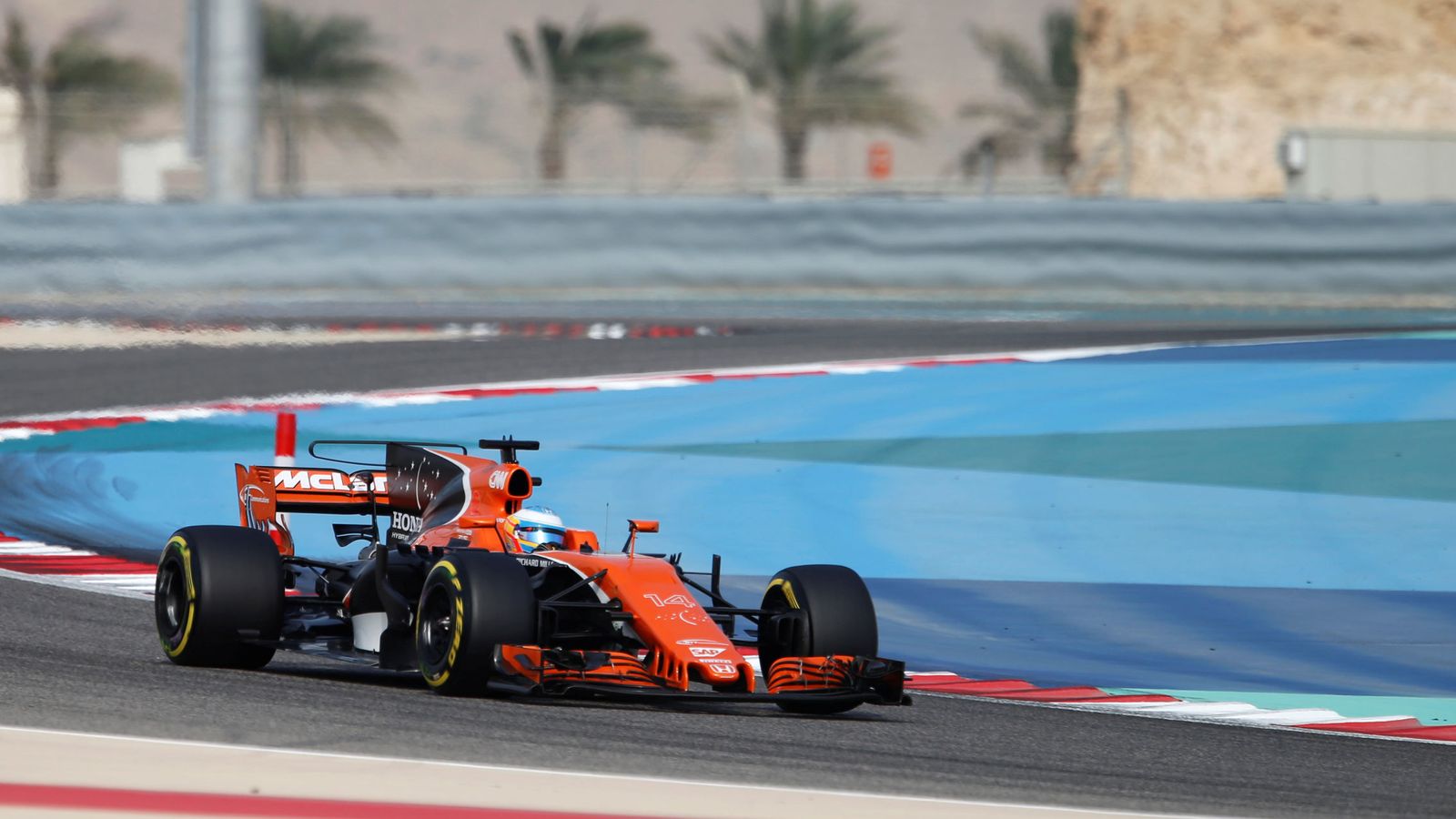 Foto: McLaren ha tenido que modificar el MCL33 para encajar el motor Renault. (Reuters)