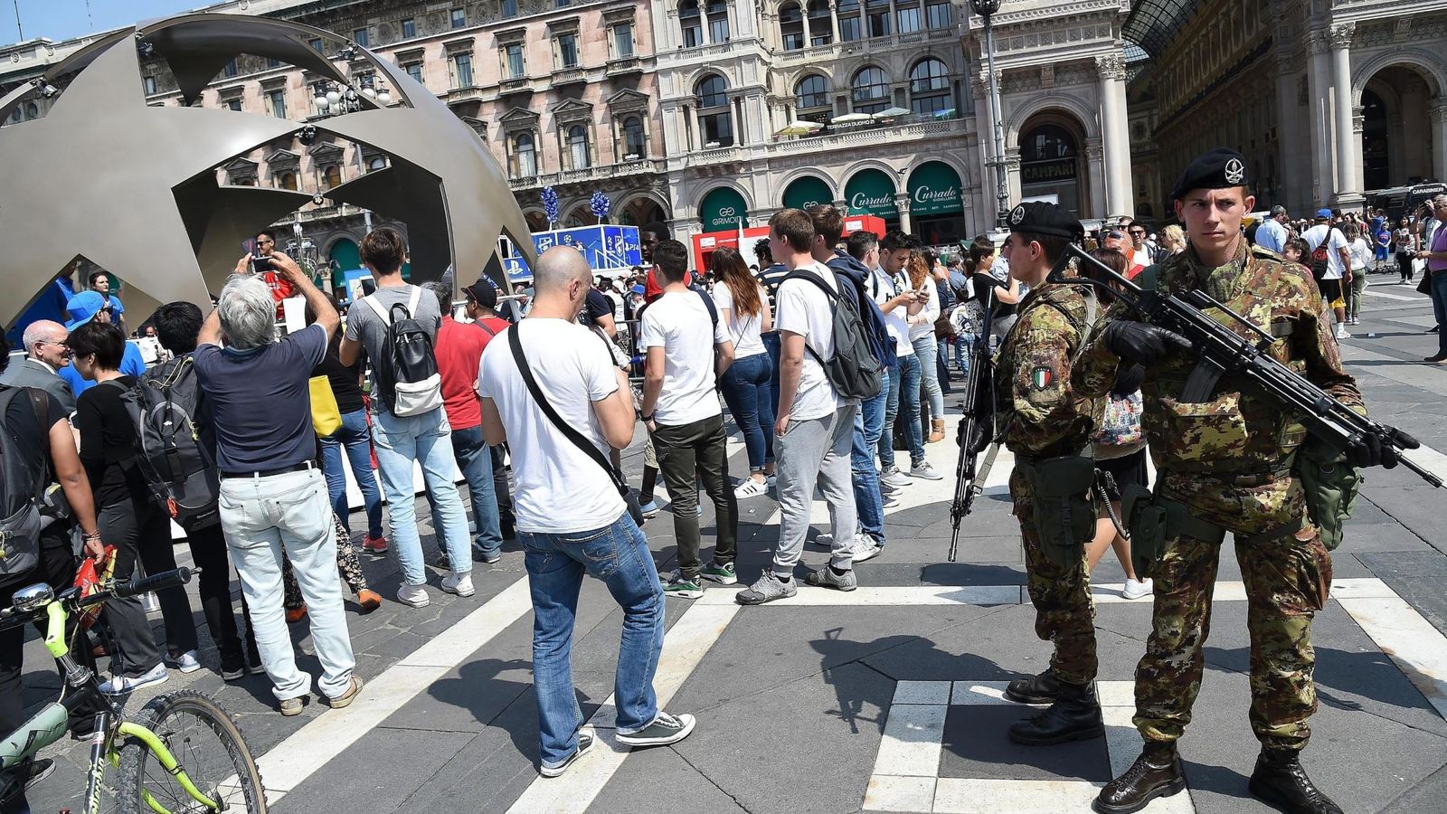 Foto: Las medidas de seguridad en Milán son extremas para proteger la gran fiesta del fútbol (EFE)