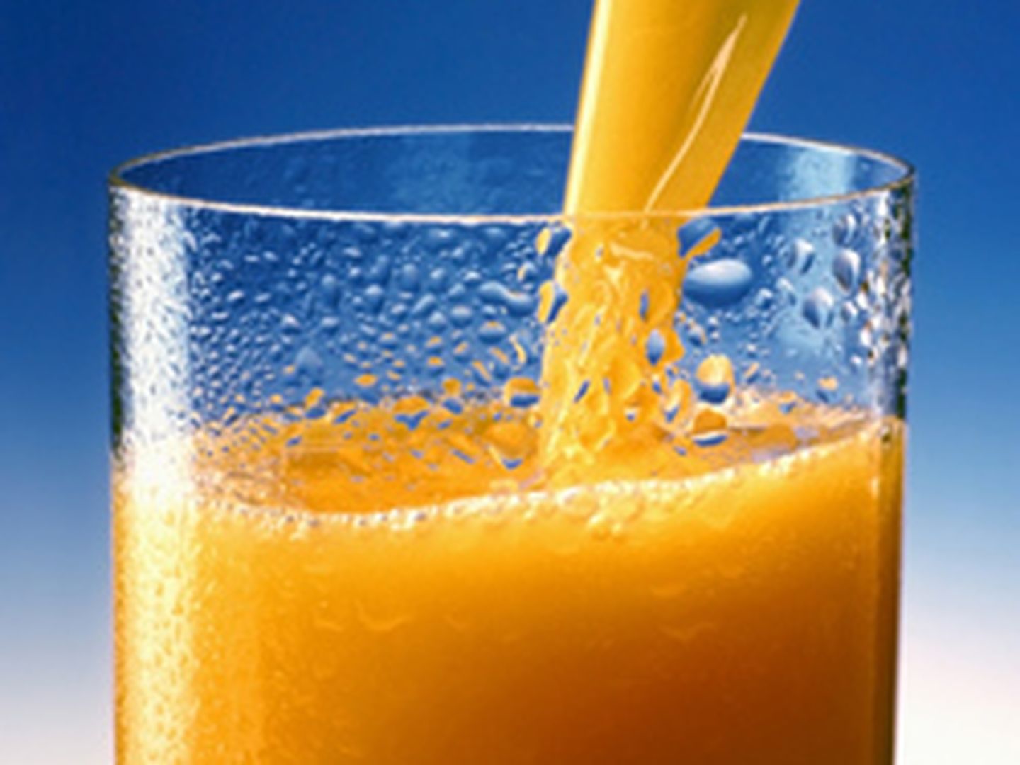 Los zumos de frutas continen altas cantidades de azúcar añadido.