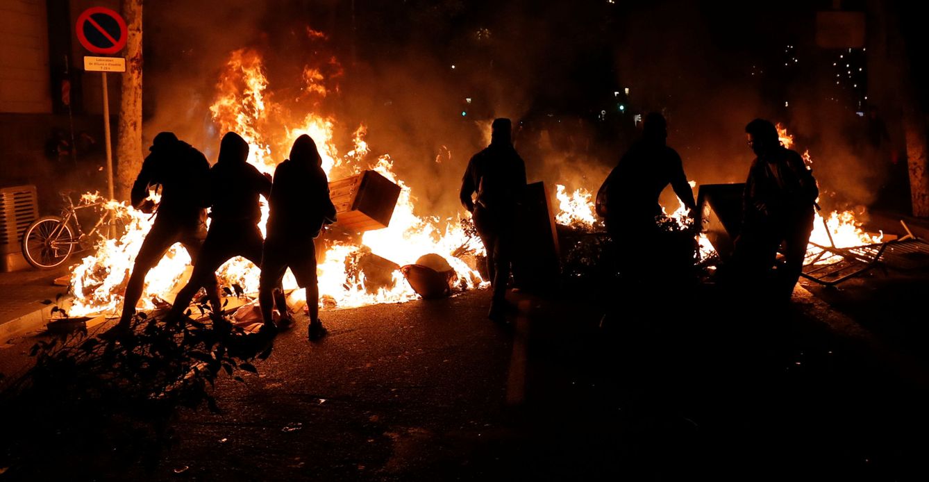 Disturbios durante las protestas de este martes en Barcelona. (Reuters)