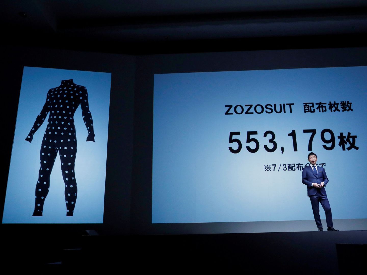 Yusaku Maezawa, en una presentación de lanzamientos de su firma de ropa, ZoZo. (Reuters)