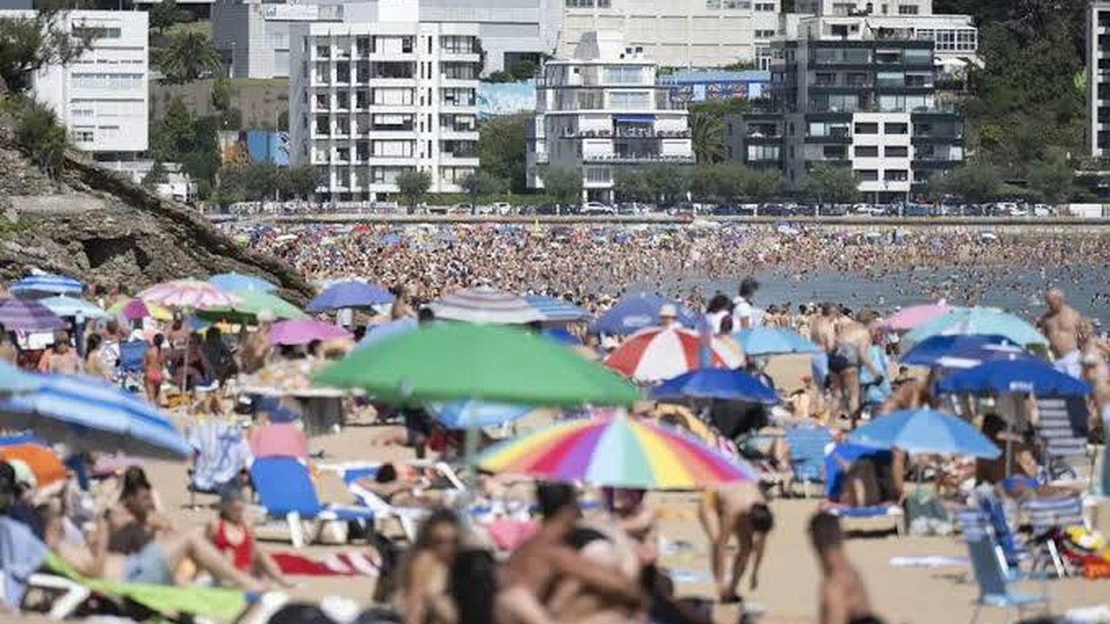 Marcos Fernández, economista: "En Cantabria, el problema es ese modelo de turismo en el que vienen todos a la vez "