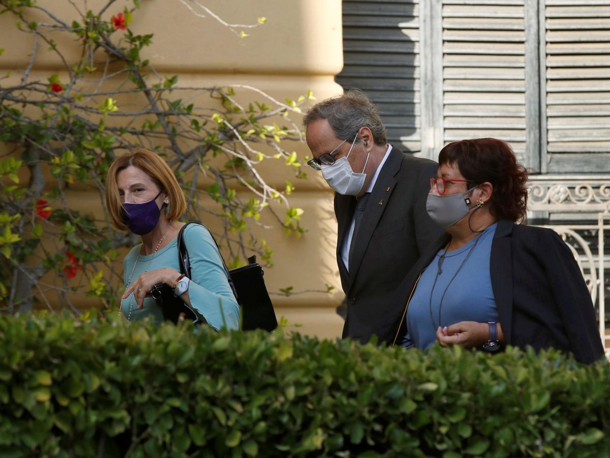 Foto: El expresidente de la Generalitat, Quim Torra, junto a Carme Forcadell (i) y Dolors Bassa (d). (EFE)