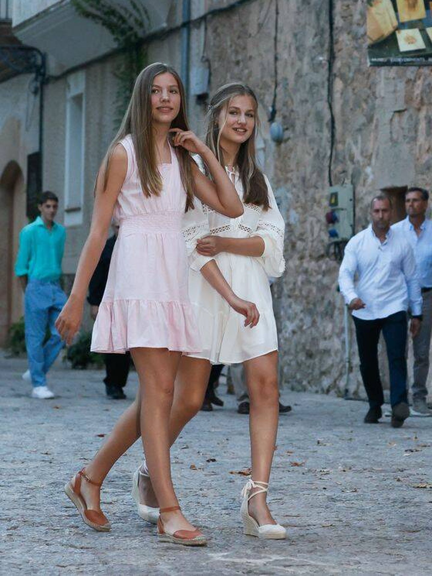  La infanta Sofía y la princesa Leonor, en sus vacaciones de verano. (EFE/Ballesteros)
