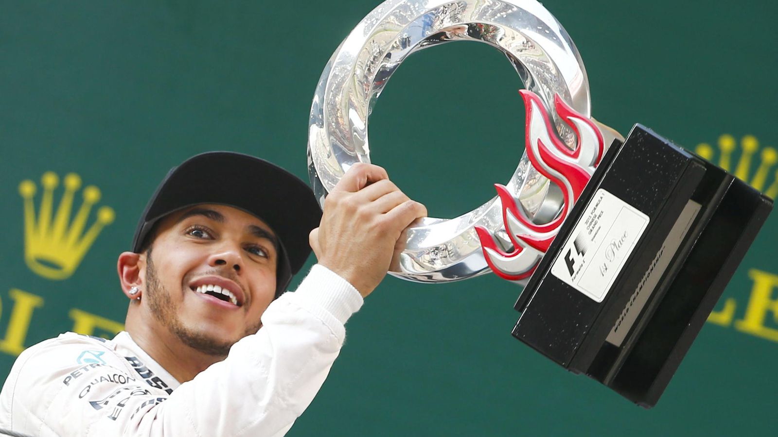 Foto: Lewis Hamilton en el podio del GP de China (Efe)