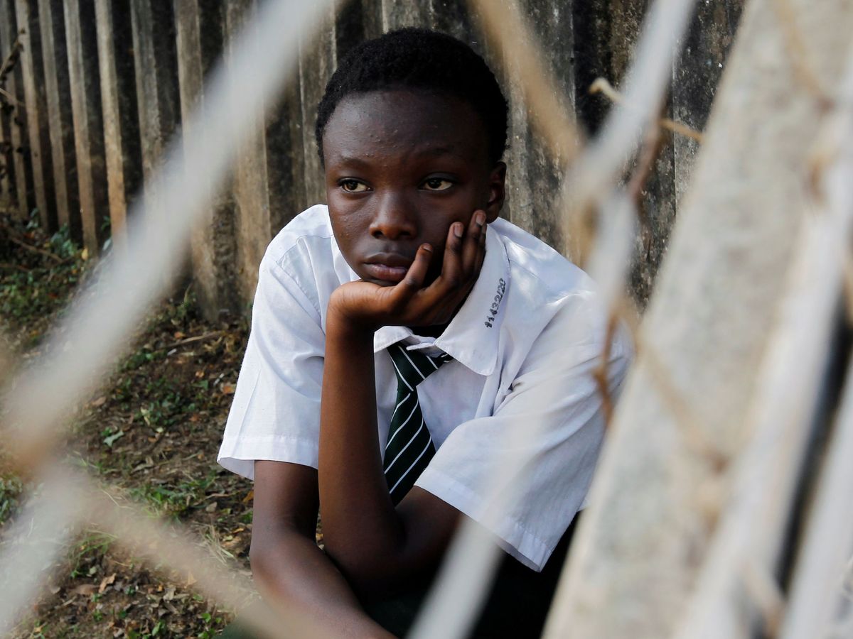 Foto: Una estudiante de una escuela en Nairobi, poco después de que se suspendieran las clases en Kenia por el coronavirus. (Reuters)
