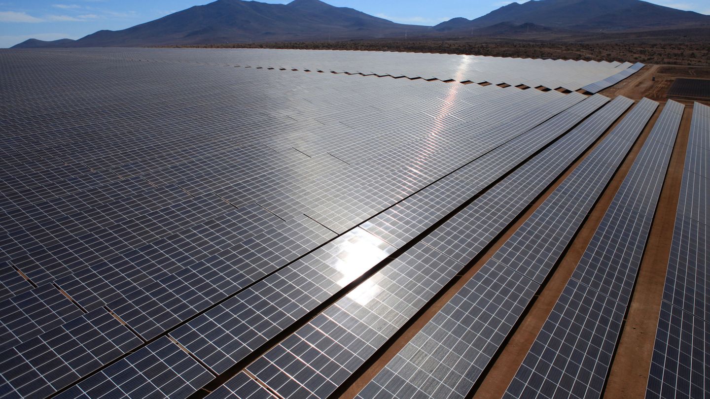 Foto de recurso de una planta fotovoltaica. (EFE)