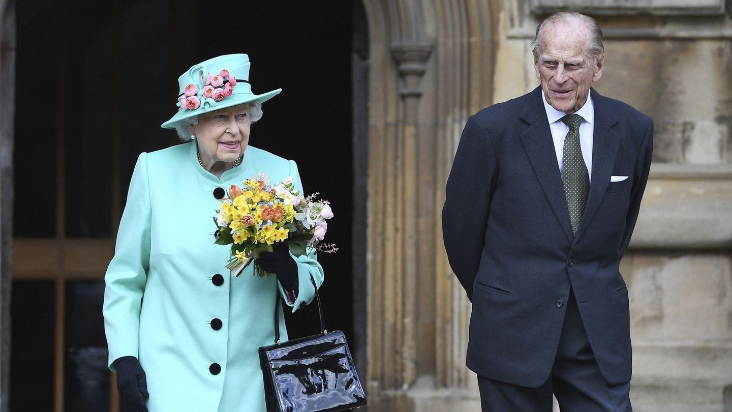 La reina Isabel II y el príncipe Felipe de Edimburgo. (EFE/Facundo Arrizabalaga)