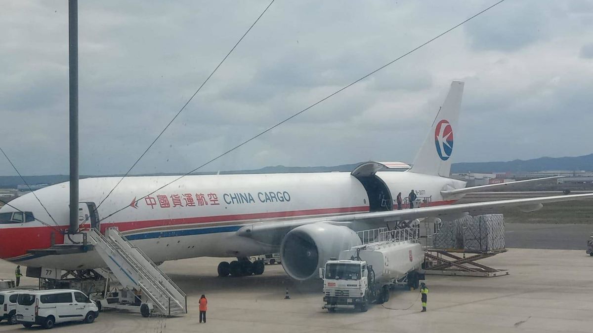 Ximo Puig repartirá material a empresas alimentarias y fletará más aviones de China