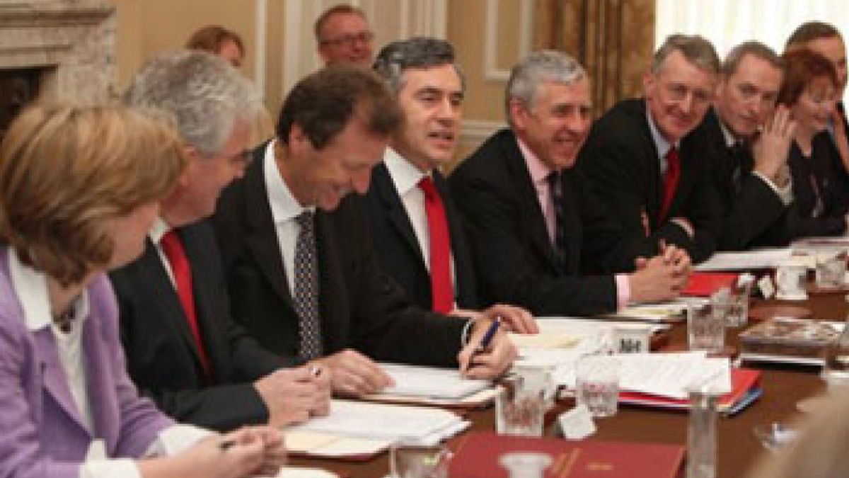 Gordon Brown da a conocer el nuevo gobierno británico