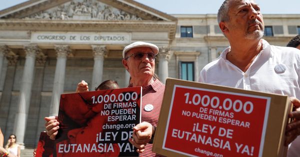 Foto: Un millón de firmas para solicitar que se despenalice la eutanasia en España