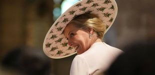 Post de En imágenes | Cómo Sophie, duquesa de Edimburgo, ha puesto color a una pomposa jornada con Carlos III y Camila