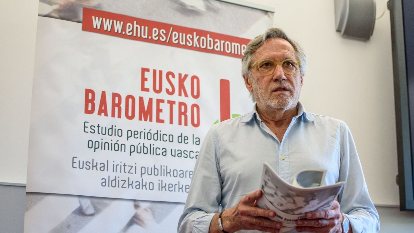 Francisco Llera, el pasado año, durante la presentación de uno de los informes del Euskobarómetro. (EFE) 