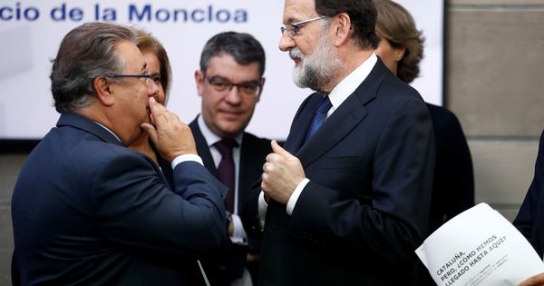 Foto: Rajoy con Juan Ignacio Zoido en la Moncloa. (Reuters)