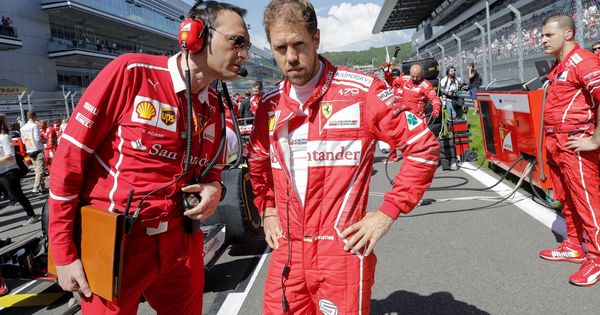 Foto: Vettel, en la parrilla antes del GP de Rusia. (EFE)