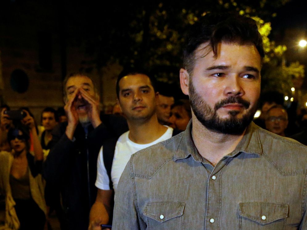 Foto: Gabriel Rufián, increpado por los 'suyos', el sábado en Barcelona. (Reuters)