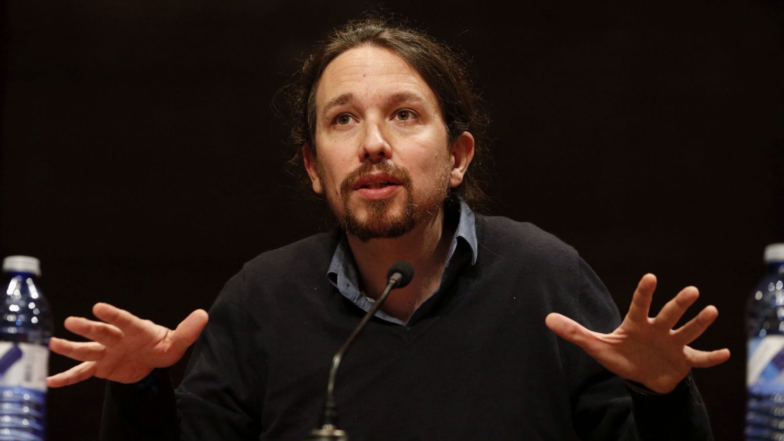 Foto: El líder de Podemos, Pablo Iglesias, durante la conferencia en la Facultad de Filosofía de la Complutense, este 21 de abril. (EFE)