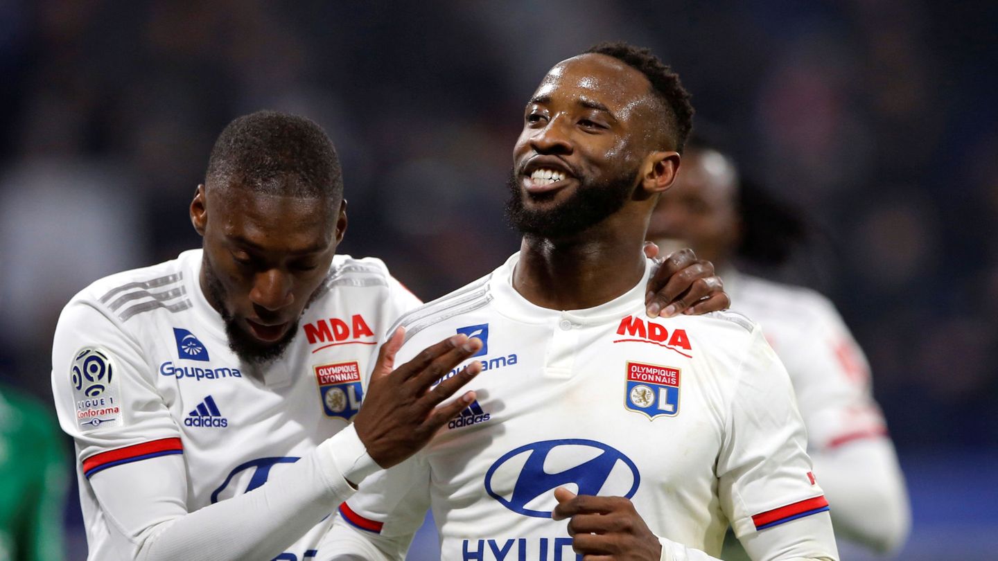 Dembelé celebra un tanto con el Lyon. (Reuters)