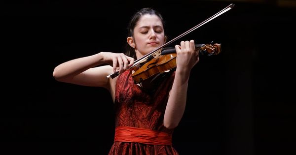 Foto: La violinista María Dueñas durante su concierto en el Zhuhai International Mozart Competition. (EC)