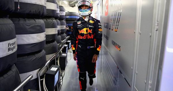 Foto: Ricciardo volvió a sufrir un problema mecánico en su Red Bull. (Twitter: @redbullracing)
