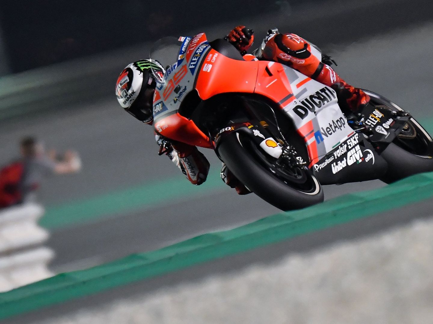 Jorge Lorenzo tendrá que negociar pronto su futuro en Ducati. (EFE)
